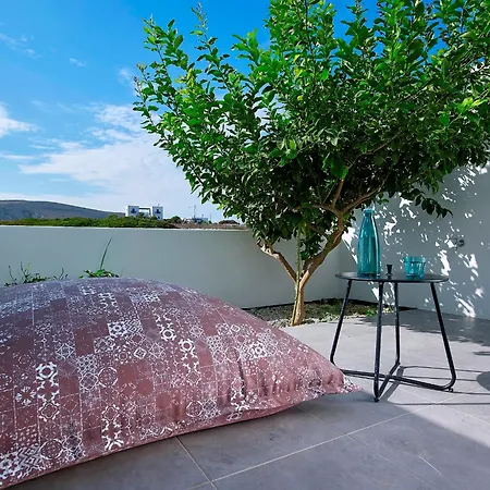Unique Milos Suites Pollonia Zimmer foto